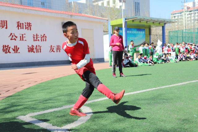 蓉城2-0领先新鹏城！贺一然推射经杨一鸣折射入网，打入加盟首球